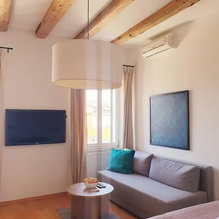 Maya Centre Studio Apartment Rijeka